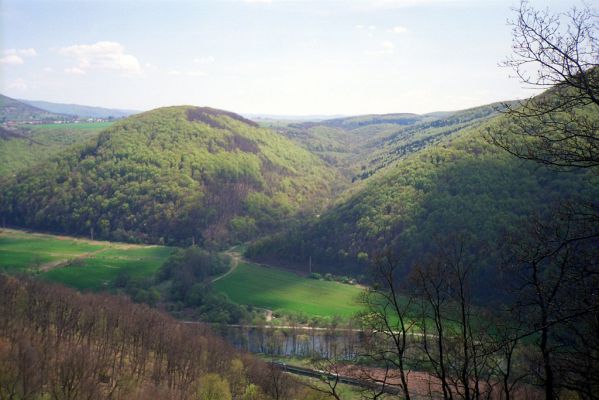 Hronská Dúbrava, 29.4.2001
Pohled z Boků přes Hron na Štiavnické vrchy.
Klíčová slova: Hronská Dúbrava Boky