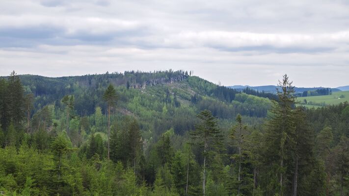 Žďár nad Metují, 6.5.2025
Pohled z Ostaše na Hejdu.
Klíčová slova: Žďár nad Metují vrch Ostaš