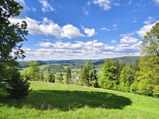 Machov, 9.5.2025
Nad Borem. Pohled na Machov.
Klíčová slova: Machov Nad Borem