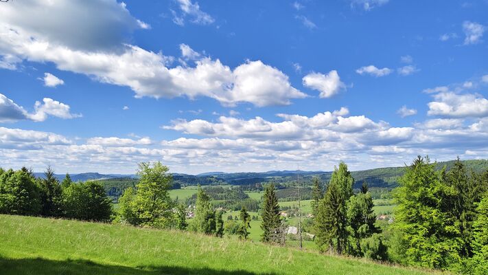 Machov, 9.5.2025
Nad Borem. Pohled na Machov.
Klíčová slova: Machov Nad Borem