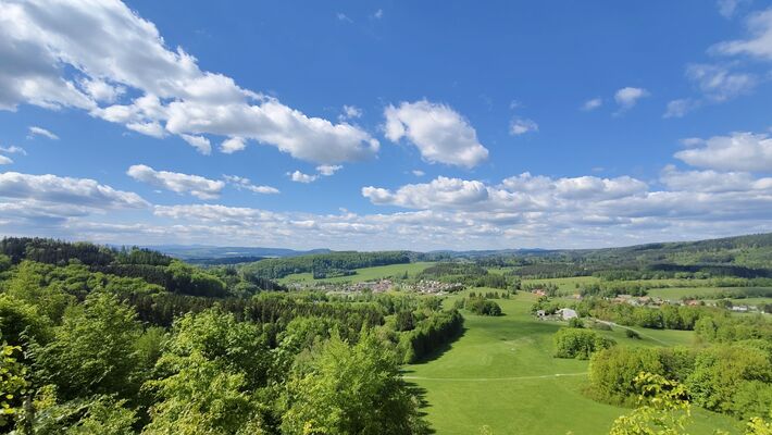 Machov, 9.5.2025
Nad Borem. Pohled na Machov.
Klíčová slova: Machov Nad Borem