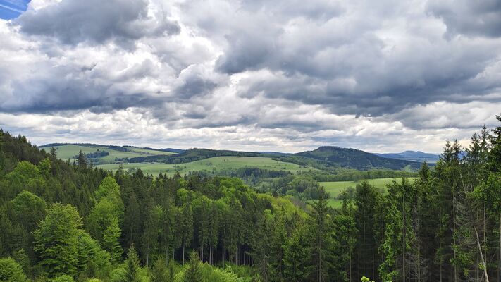 Teplice nad Metují, 17.5.2025
Hejda a Ostaš z Jiráskových skal.
Klíčová slova: Teplice nad Metují Jiráskovy skály