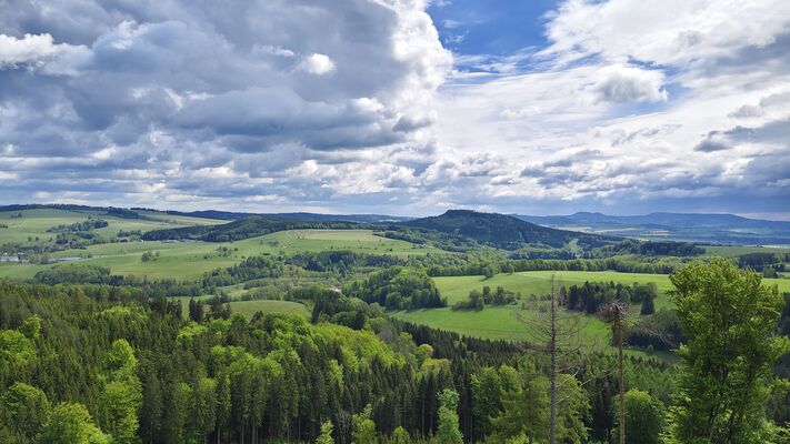 Teplice nad Metují, 17.5.2025
Hejda a Ostaš z Jiráskových skal.
Klíčová slova: Teplice nad Metují Jiráskovy skály