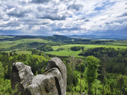 Teplice nad Metují, 17.5.2025
Jiráskovy skály - pohled na Ostaš.
Klíčová slova: Teplice nad Metují Jiráskovy skály Ostaš