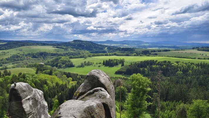 Teplice nad Metují, 17.5.2025
Jiráskovy skály - pohled na Ostaš.
Klíčová slova: Teplice nad Metují Jiráskovy skály Ostaš