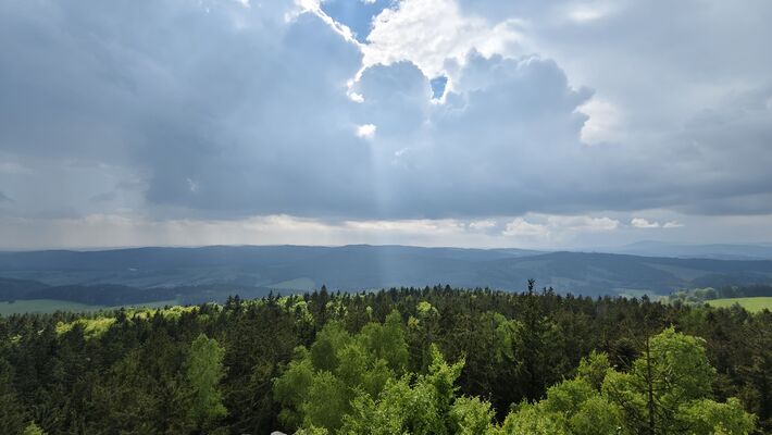 Teplice nad Metují, 20.5.2025
Vrch Čáp, pohled na Jestřebí hory.
Klíčová slova: Teplice nad Metují Teplické skály Skály vrch Čáp