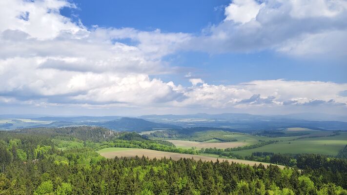 Teplice nad Metují, 20.5.2025
Vrch Čáp, pohled na Ostaš a Orlické hory.
Klíčová slova: Teplice nad Metují Teplické skály Skály vrch Čáp