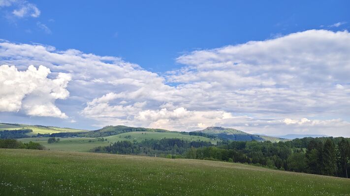 Teplice nad Metují, 20.5.2025
Hejda a Ostaš od Jiráskových skal.
Klíčová slova: Teplice nad Metují Jiráskovy skály