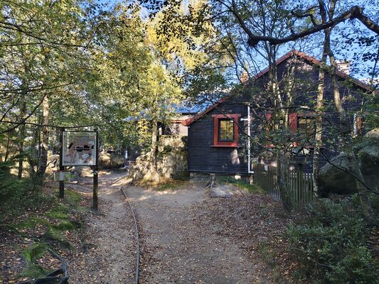 Karlow, 20.9.2025
Velká Hejšovina, Horská chata PTTK „Na Szczelińcu”.
Klíčová slova: Karlów Stolové hory Góry Stołowe Velká Hejšovina Szczeliniec Wielki