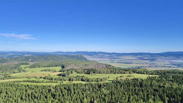 Karlów, 20.9.2025
Velká Hejšovina, pohled a Broumovsko.
Klíčová slova: Karlów Stolové hory Góry Stołowe Velká Hejšovina Szczeliniec Wielki
