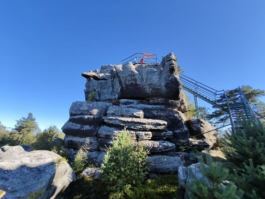 Karlów, 20.9.2025
Velká Hejšovina - vrchol.
Klíčová slova: Karlów Stolové hory Góry Stołowe Velká Hejšovina Szczeliniec Wielki