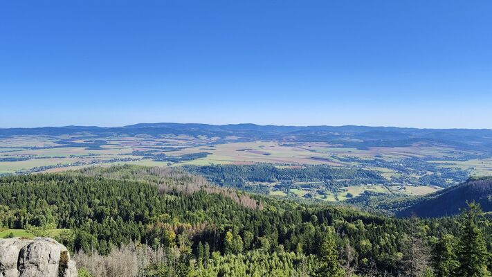 Karlów, 20.9.2025
Velká Hejšovina, pohled na Soví hory.
Klíčová slova: Karlów Stolové hory Góry Stołowe Velká Hejšovina Szczeliniec Wielki