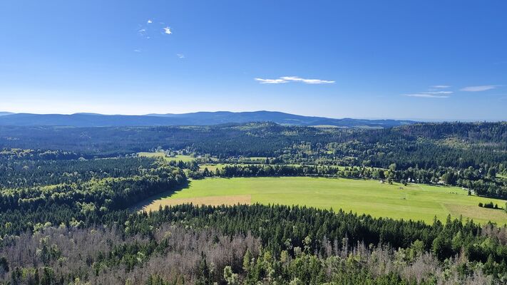 Karlów, 20.9.2025
Velká Hejšovina, pohled na Karlów a Orlické hory.
Klíčová slova: Karlów Stolové hory Góry Stołowe Velká Hejšovina Szczeliniec Wielki