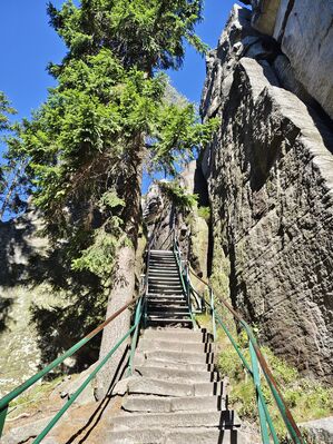 Karlów, 20.9.2025
Cesta z Velké Hejšoviny do Karlówa.
Klíčová slova: Karlów Stolové hory Góry Stołowe Velká Hejšovina Szczeliniec Wielki