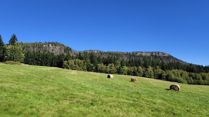 Karlów, 20.9.2025
Pustelnik. Malá a Velká Hejšovina.
Klíčová slova: Karlów Stolové hory Góry Stołowe Velká Hejšovina Szczeliniec Wielki