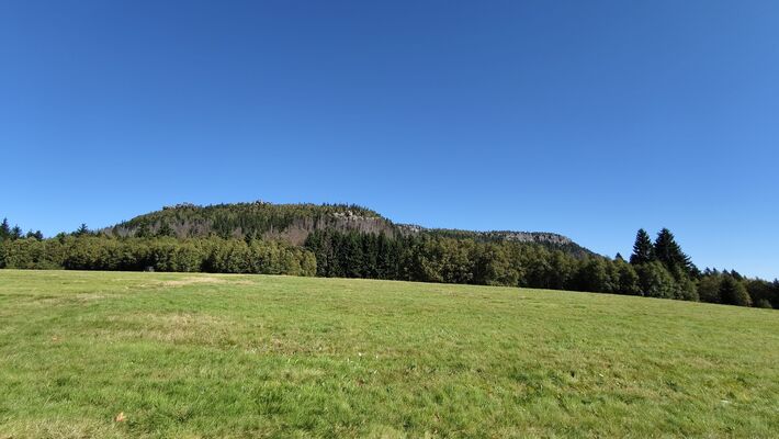 Karlów, 20.9.2025
Pustelnik. Malá a Velká Hejšovina.
Klíčová slova: Karlów Stolové hory Góry Stołowe Velká Hejšovina Szczeliniec Wielki