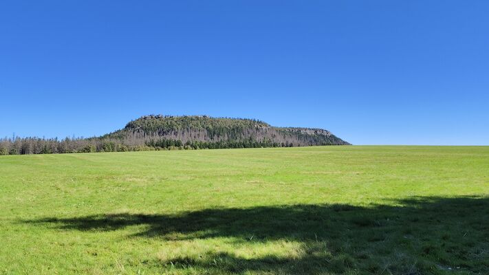 Karlów, 20.9.2025
Pustelnik. Malá a Velká Hejšovina.
Klíčová slova: Karlów Stolové hory Góry Stołowe Velká Hejšovina Szczeliniec Wielki