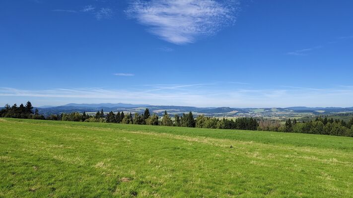 Bukowina Kłodzka, 20.9.2025
Pohled na Krkonoše a Broumovsko.
Klíčová slova: Bukowina Kłodzka Stolové hory Góry Stołowe