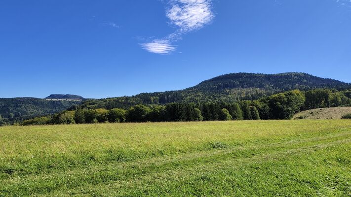 Machov, 20.9.2025
Bukovina, pohled na Hejšovinu a Bor.
Klíčová slova: Machov Broumovsko Bukovina Hejšovina Bor