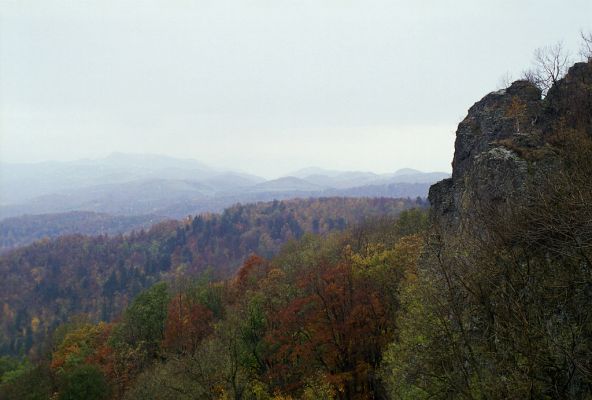 Ilija, 22.10.2002
Štiavnické vrchy, pohled z vrchu Sitno na západ na Drastavicu.
Klíčová slova: Ilija Štiavnické vrchy vrch Sitno Drastavica