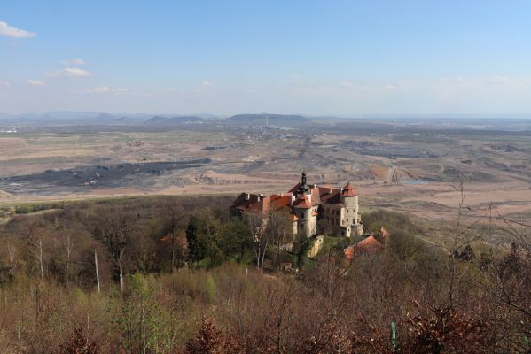 Horní Jiřetín, 21.4.2021
Jezeří, vyhlídka z cesty nad zámkem - důl ČSA.
Klíčová slova: Krušné hory Jezerské lesy Horní Jiřetín Jezeří důl ČSA