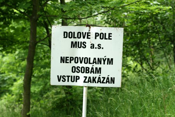 Horní Jiřetín, Jezeří, 26.5.2008
Varovná cedule na okraji hnědouhelného dolu.
Klíčová slova: Krušné hory Horní Jiřetín Jezeří