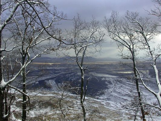 Jezerka, 31.12.2007
Pohled z Jezerky na lom Československé armády.
Klíčová slova: Krušné hory Jezeří Jezerka lom Československé armády