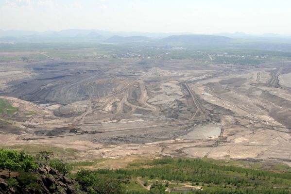 Horní Jiřetín, Jezeří, Jezerka, 13.5.2008
Pohled z Jezerky k Mostu na hnědouhelný důl.
Schlüsselwörter: Krušné hory Horní Jiřetín Jezeří Jezerka Most