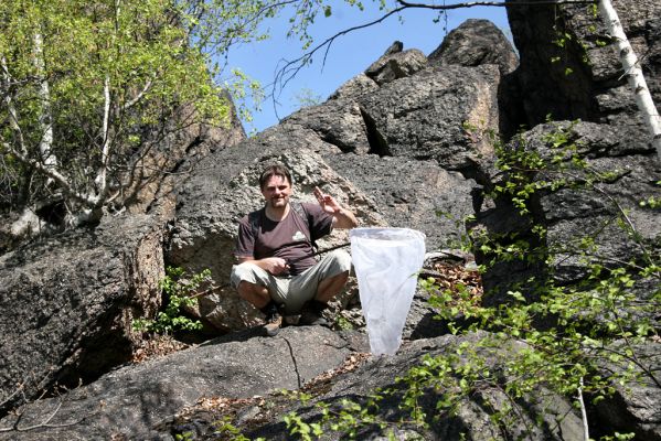 Jezeří, Jezerka, 28.4.2012
Na lovu kovaříka Anostirus bohemicus. Václav hlásí že ho má!
Klíčová slova: Krušné hory Jezeří Jezerka Anostirus bohemicus Dušánek