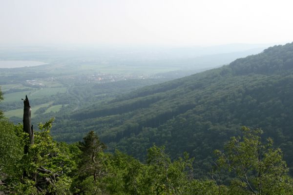 Horní Jiřetín, Jezeří, Jezerka, 9.5.2009
Pohled z Jezerky k Vysoké Peci.
Mots-clés: Krušné hory Horní Jiřetín Jezeří Jezerka