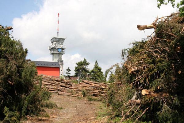 Krušné hory, Klínovec, 30.5.2012
Svoziště dřeva na Klínovci.
Klíčová slova: Krušné hory Klínovec