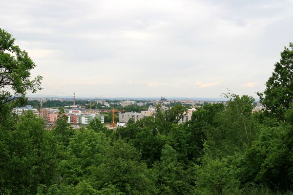 Nový Hradec Králové-Kluky, 17.5.2008
Pohled z Kopce sv. Jana na Hradec Králové - město budovatelů.
Klíčová slova: Hradec Králové Třebeš Kopec sv. Jana Pod zámečkem Zámeček step