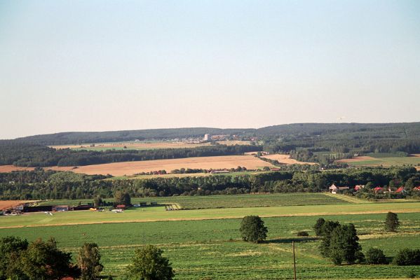 Dvůr Králové nad Labem, 30.7.2004
Pohled od Žirče na Kocbeře.
Mots-clés: Dvůr Králové nad Labem Kocbeře Žireč