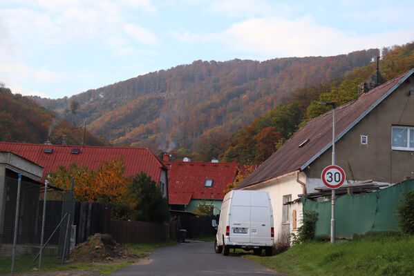 Horní Jiřetín, 14.10.2022
Mariánské údolí, pohled na vrch Kopřivník.
Schlüsselwörter: Krušné hory Horní Jiřetín Mariánské údolí vrch Kopřivník