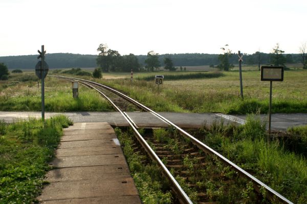 Kovač, 15.8.2007
Železniční zastávka u obce Kovač. Výchozí bod cest na konecchlumskou step nebo Kovačskou bažantnici.
Klíčová slova: Kovač železniční zastávka Kovačská bažantnice