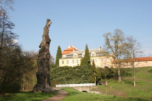 Krásný Dvůr, 9.4.2017
Zámecký park, Goethův dub v údolí Lesky u zámku.
Klíčová slova: Krásný Dvůr zámecký park