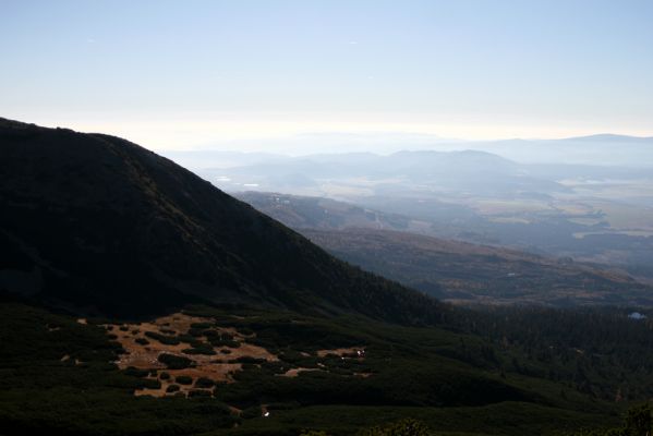 Vysoké Tatry, Kriváň, 22.10.2012
Predný Handel - sedlo pod Malým Kriváněm. Pohled na Jamské pleso a Kozie chrbty.

Schlüsselwörter: Vysoké Tatry sedlo Malý Kriváň Predný Handel Jamské pleso Kozie chrbty