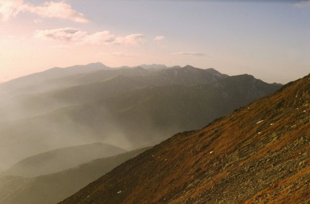 Vysoké Tatry, Kriváň, 26.10.1989
Západní Tatry z Malého Kriváně.
Klíčová slova: Vysoké Tatry Malý Kriváň Západní Tatry