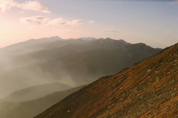 Vysoké Tatry, Kriváň, 26.10.1989
Západní Tatry z Malého Kriváně.
Schlüsselwörter: Vysoké Tatry Malý Kriváň Západní Tatry