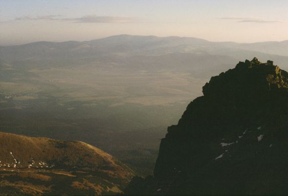 Vysoké Tatry, Kriváň, 26.10.1989
Podtatranská kotlina a Kráľova hoľa z Malého Kriváně.
Klíčová slova: Vysoké Tatry Malý Kriváň Podtatranská kotlina Kráľova hoľa