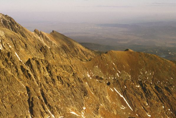 Vysoké Tatry, Kriváň, 26.10.1989
Krátka veža z Kriváně.
Klíčová slova: Vysoké Tatry Malý Kriváň Krátka veža