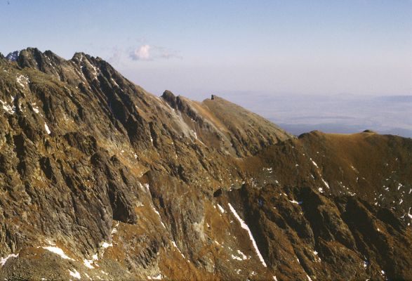 Vysoké Tatry, Kriváň, 26.10.1989
Pohled z Malého Kriváňa na východ (Jamský hřeben).
Klíčová slova: Vysoké Tatry Malý Kriváň Jamský hřeben