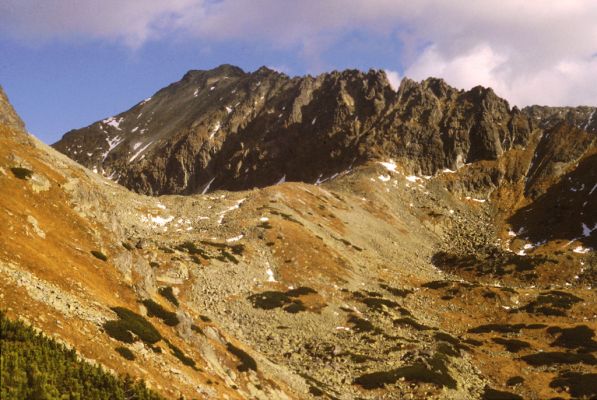 Vysoké Tatry, Kriváň, 26.10.1989
Jamský hřeben (Krátka) z Predného Handelu.
Klíčová slova: Vysoké Tatry Jamský hřeben Krátka
