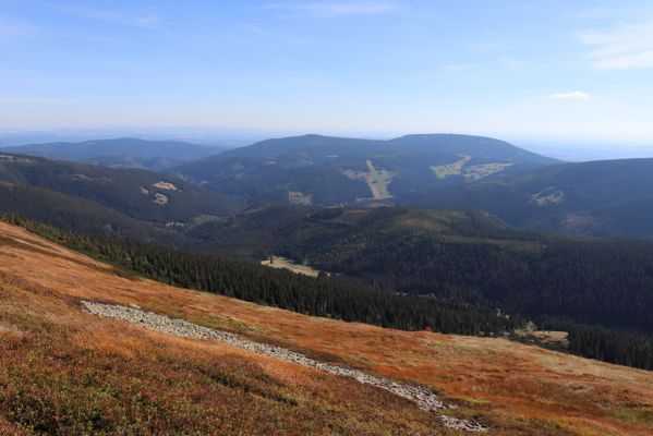 Pec pod Sněžkou, 1.10.2021
Studniční hora, Modré sedlo - pohled na Modrý důl a Černou horu.
Schlüsselwörter: Krkonoše Pec pod Sněžkou Modrý důl Modré sedlo Studniční hora Černá hora