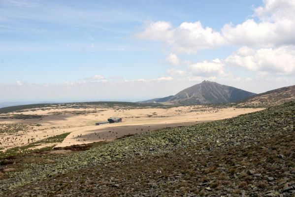 Krkonoše, Luční hora, 21.5.2014
Pohled na  Luční boudu a Sněžku.
Schlüsselwörter: Krkonoše Luční hora Luční bouda Sněžka