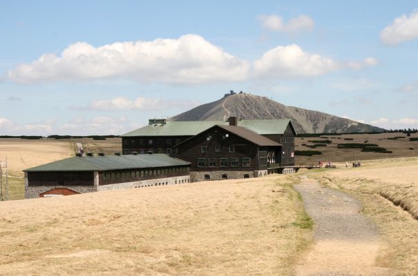 Krkonoše, Luční bouda, 21.5.2014
Luční bouda a Sněžka.
Klíčová slova: Krkonoše Luční bouda Sněžka