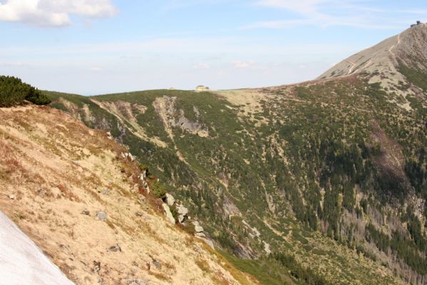 Krkonoše, Obří důl, 21.5.2014
Pohled od Krakonošovy zahrádky na Obří sedlo.



Klíčová slova: Krkonoše Obří důl Obří sedlo Krakonošova zahrádka