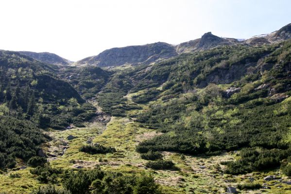 Krkonoše, Obří důl, 21.5.2014
Sněžná strouha. Pohled z Úpské jámy na Krakonošovu zahrádku.


Klíčová slova: Krkonoše Obří důl Úpská jáma Sněžná strouha Krakonošova zahrádka