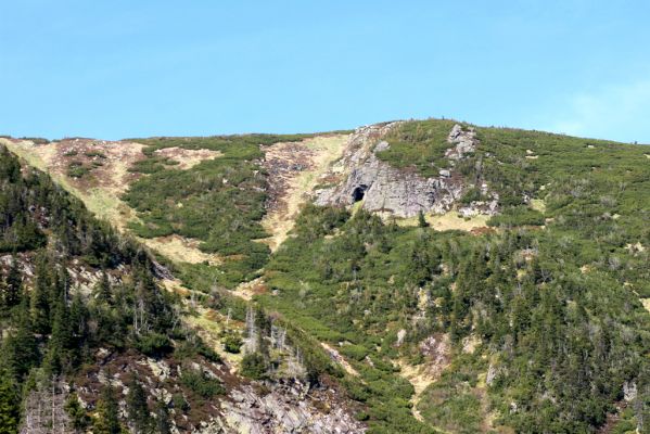 Krkonoše, Obří důl, 21.5.2014
Jeskyně na svahu pod Obřím sedlem.
Klíčová slova: Krkonoše Obří důl Obří sedlo