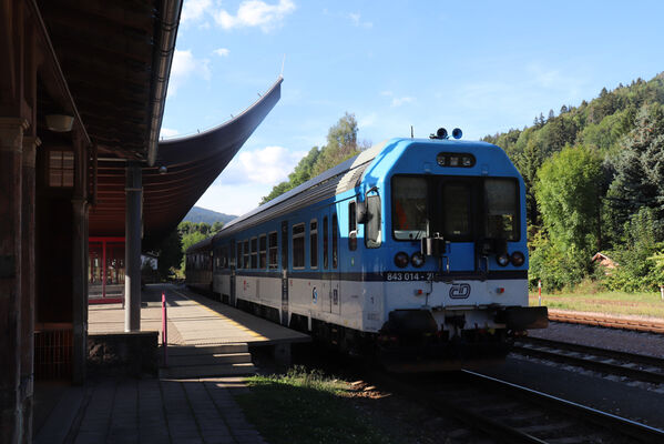 Svoboda nad Úpou, 29.8.2022
Nádraží - spěšný vlak ČD do Hradce Králové.
Klíčová slova: Krkonoše Svoboda nad Úpou nádraží